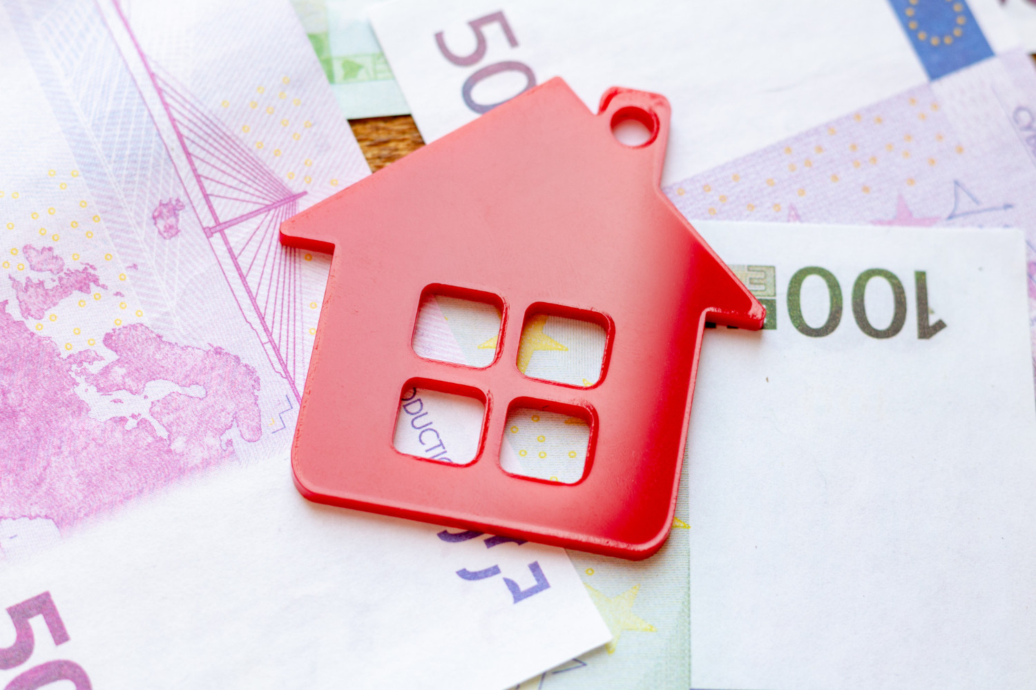 Eigenmittel beim Immobilienkauf: Wie viel sollte man wirklich mitbringen?