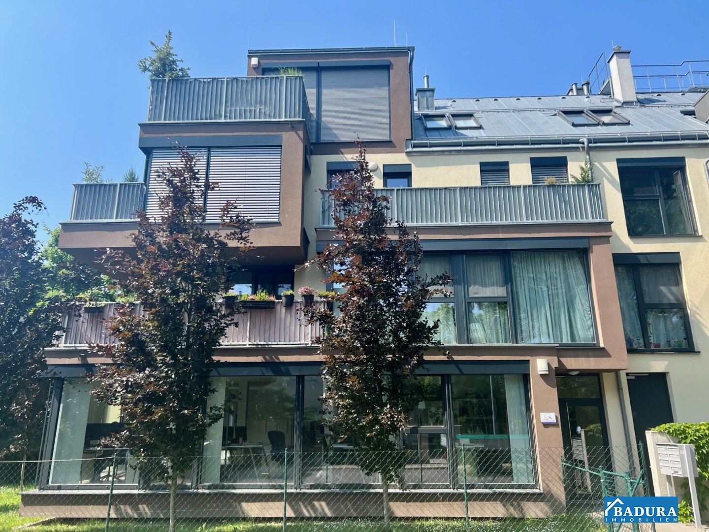 Modernes Loft-Atelier mit Garten zu verkaufen – Perfekt für Unternehmer!