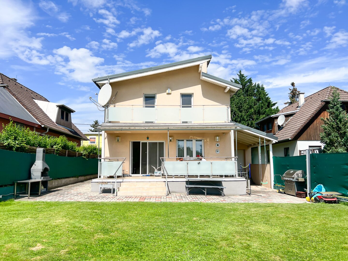 Neuwertiges modernes Einfamilienhaus mit 616 m2 Grundstück in Eßling! Direkte Busverbindung zur U2