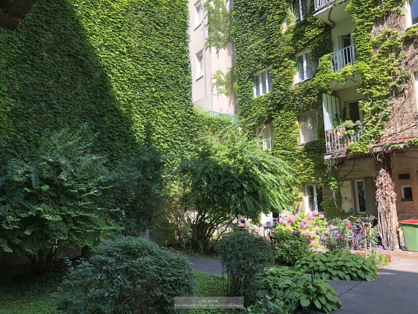 HOFSEITIGES BALKONEIGENTUM - SANIERUNGSBEDÜRFTIG - TOPLAGE NÄHE MARIAHILFERSTRASSE