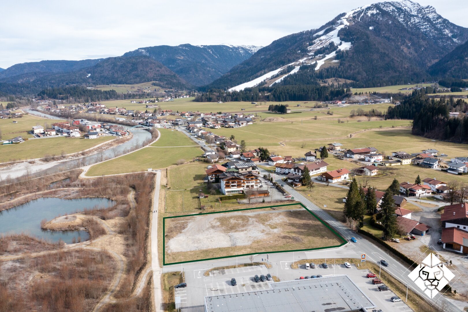 Toplage an der B172: Ihre Gelegenheit zum Kauf eines Gewerbe- und Produktionsgrundstücks in Kössen