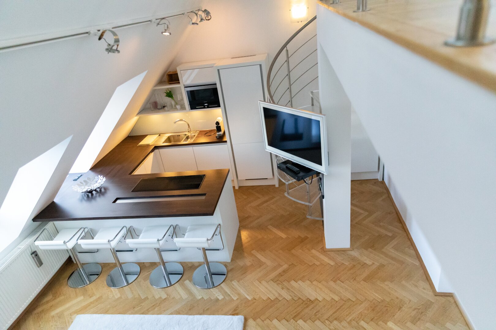 Einmalige Dachgeschoß-Maisonette-Wohnung im 9. Bezirk mit Panoramablick und Sonnenterrasse zu kaufen!