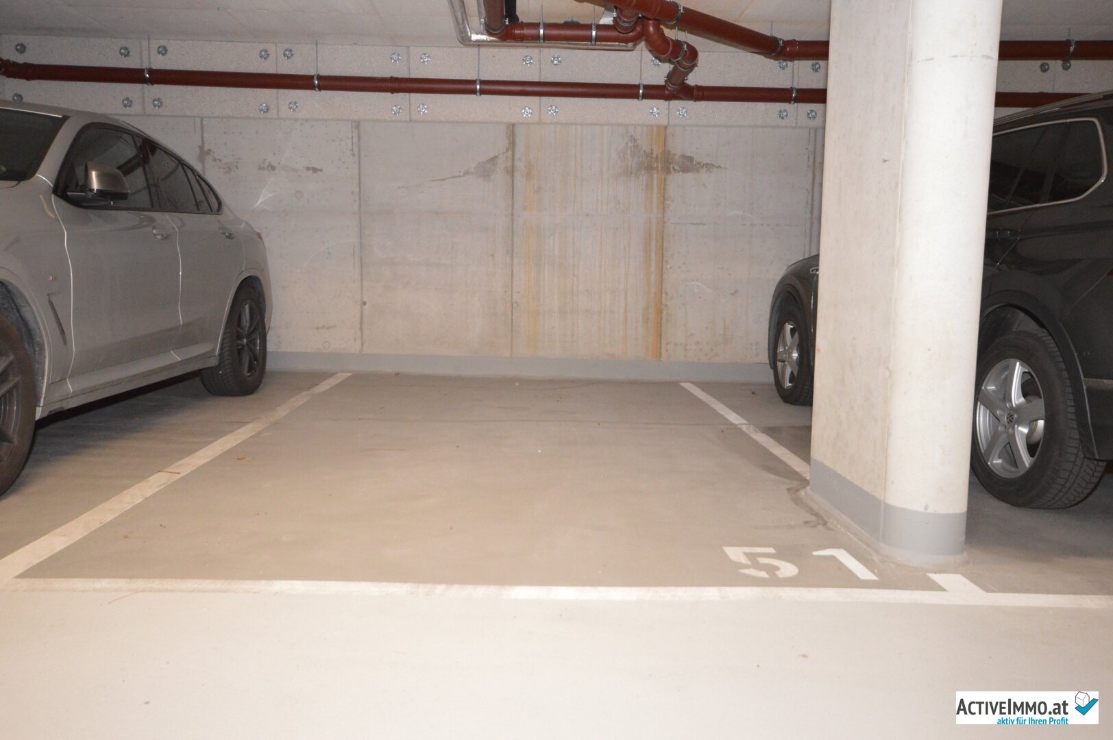 Tiefgaragenstellplatz in übersichtlicher und heller Garage