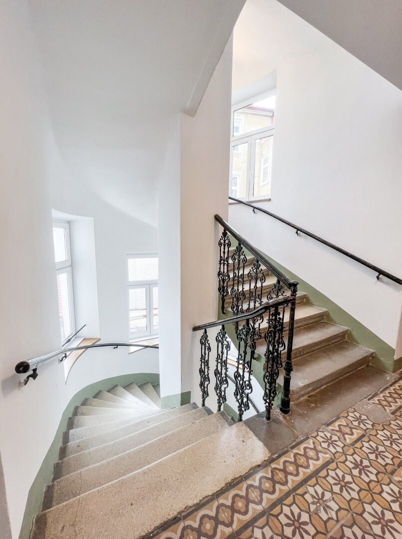 44,84  m2 große Zwei- Zimmer Eigentumswohnung in einem sanierten Altbauwohnhaus, Nähe Wallensteinstraße!