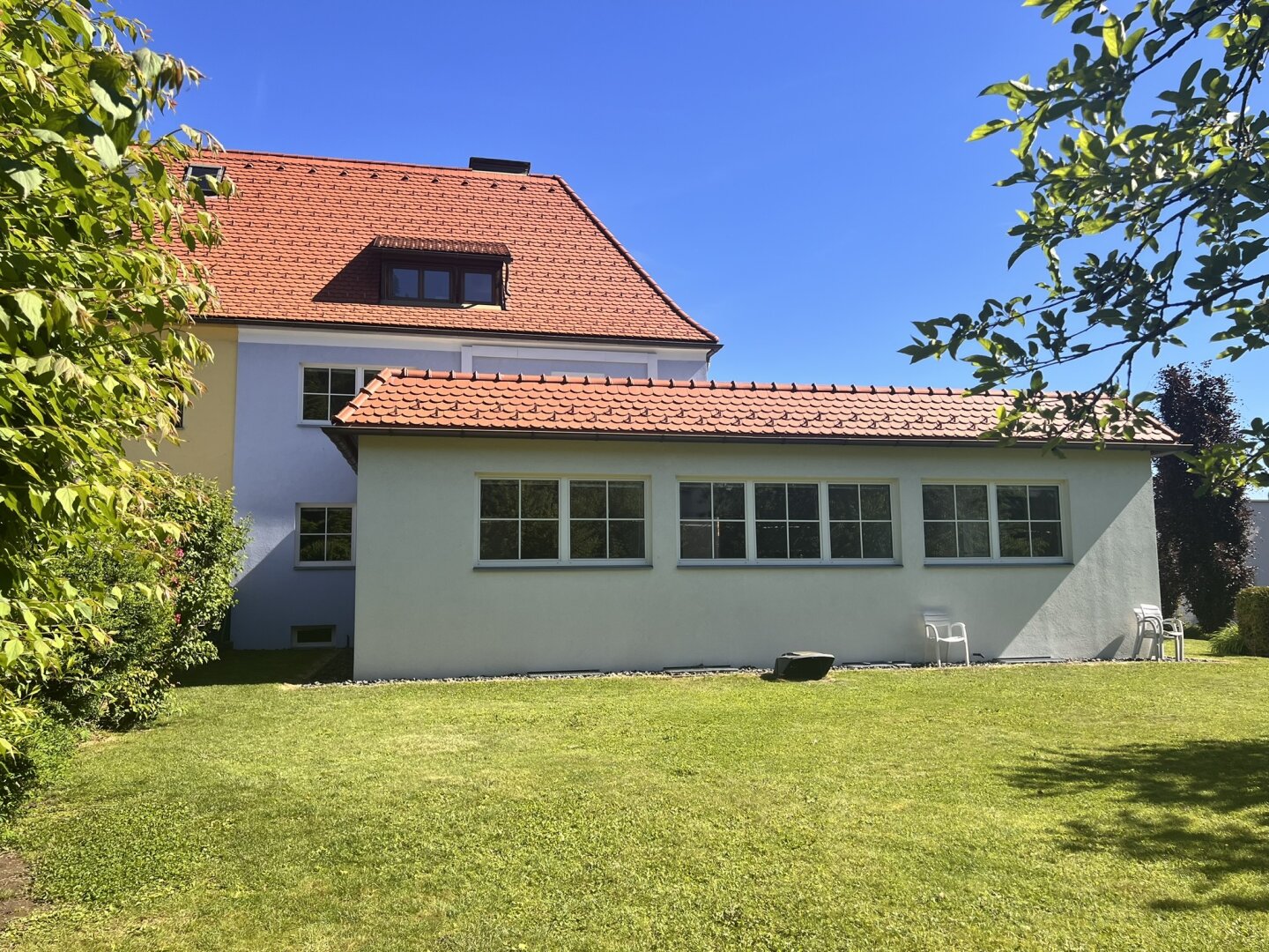 Geschäfts- /Wohnhaus mit Büros und Garten++