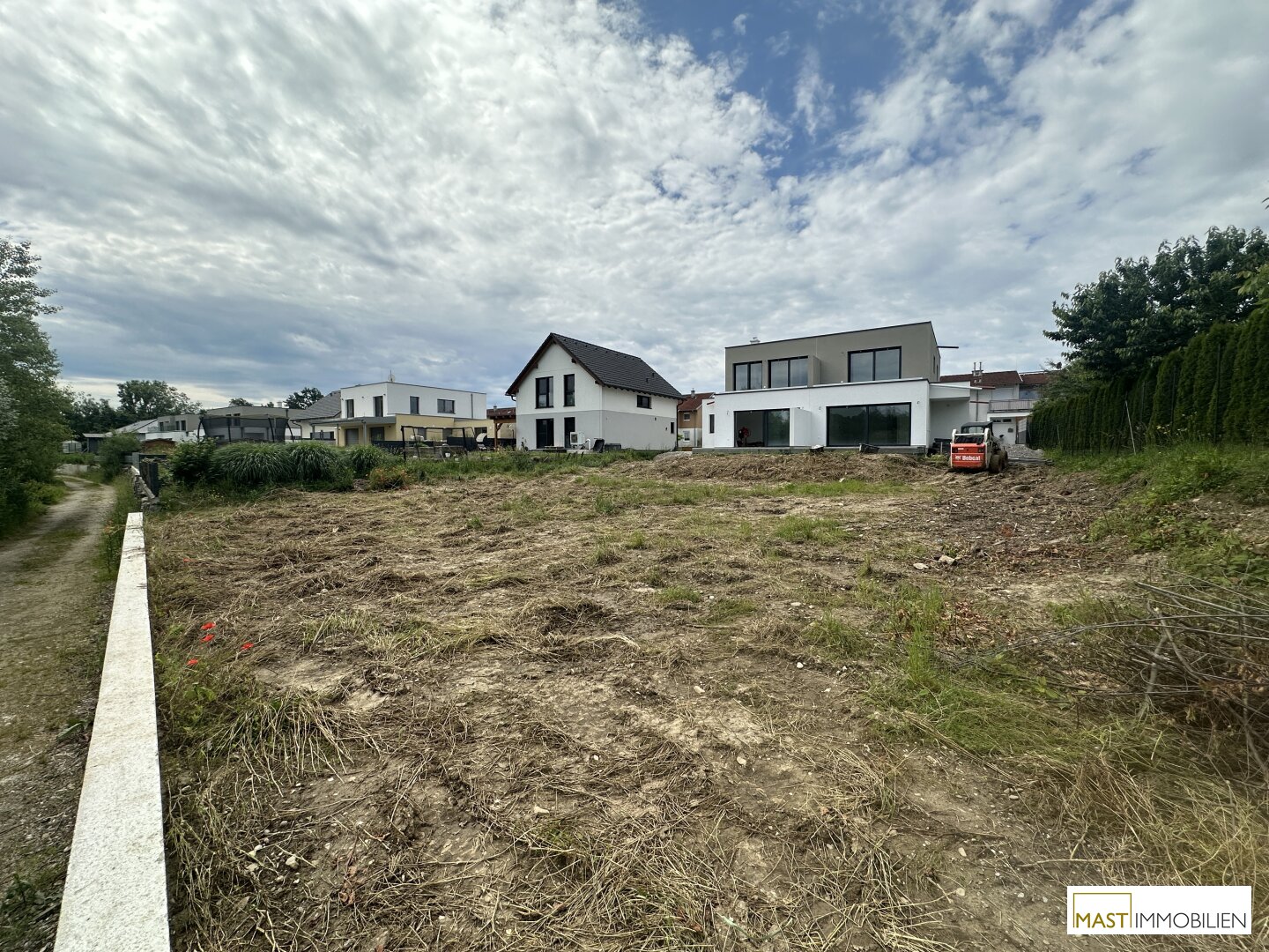 Doppelhaushälfte mit 437m2 Grundfläche und Seeblick!