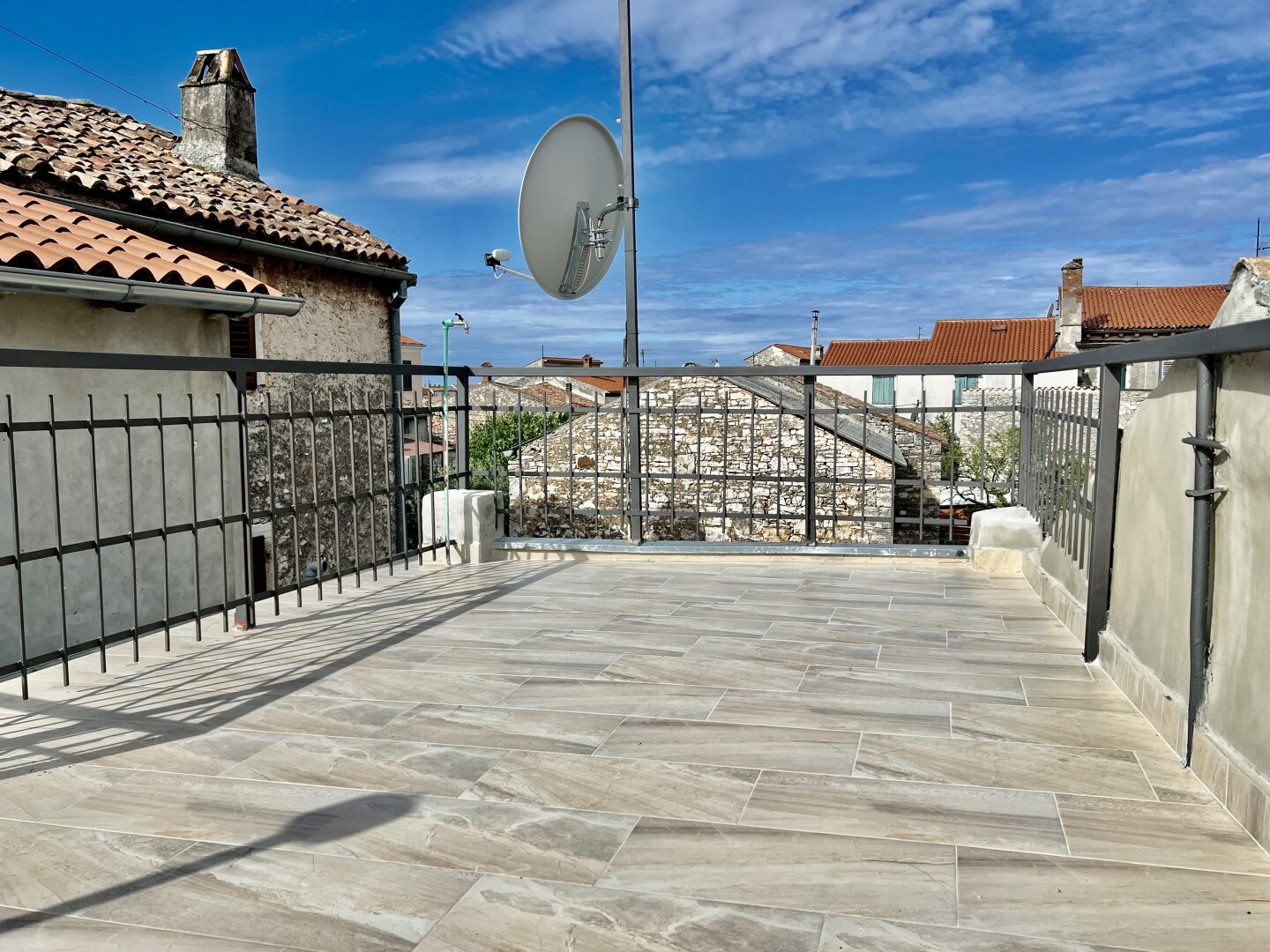 Neu saniertes Reihenmittelhaus in Vodnjan mit großer Dachterrasse zu verkaufen!