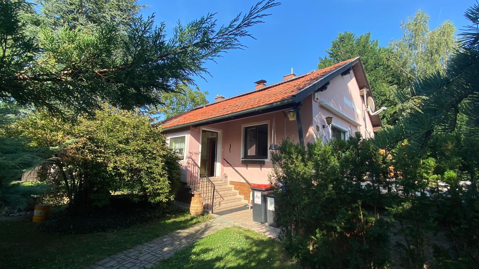 Einfamilienhaus mit großem Garten, Pool und Garage in Rohrendorf bei Krems