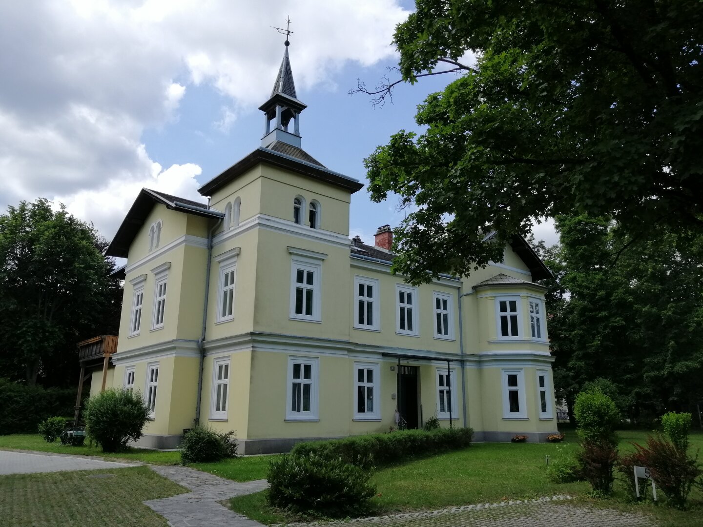 Repräsentative Wohnung in Reichenau/Rax zu vermieten!