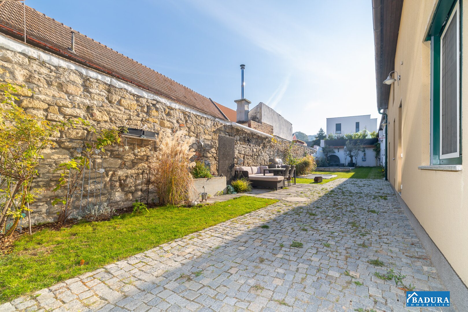 TOP AUSGESTATTETES - KERNSANIERTES STADTHAUS IM HERZEN DER GEMEINDE