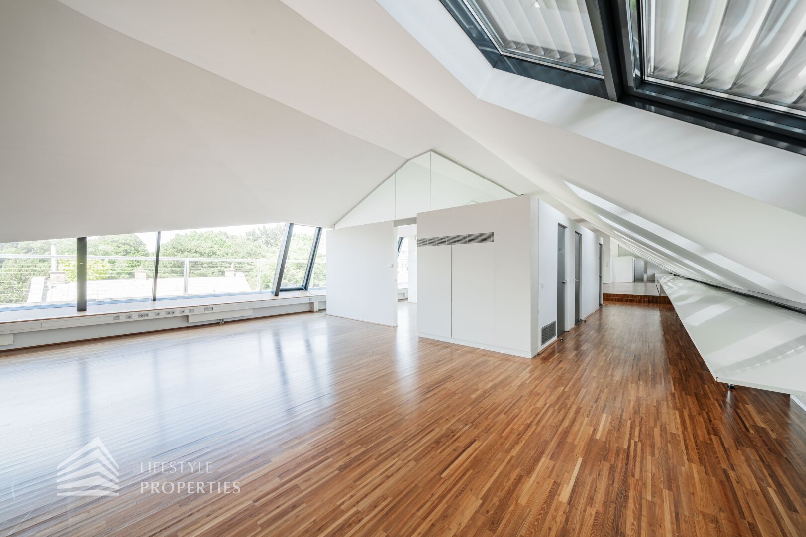 Saniertes 5-Zimmer Büro mit Balkon, Nähe Schloss Belvedere