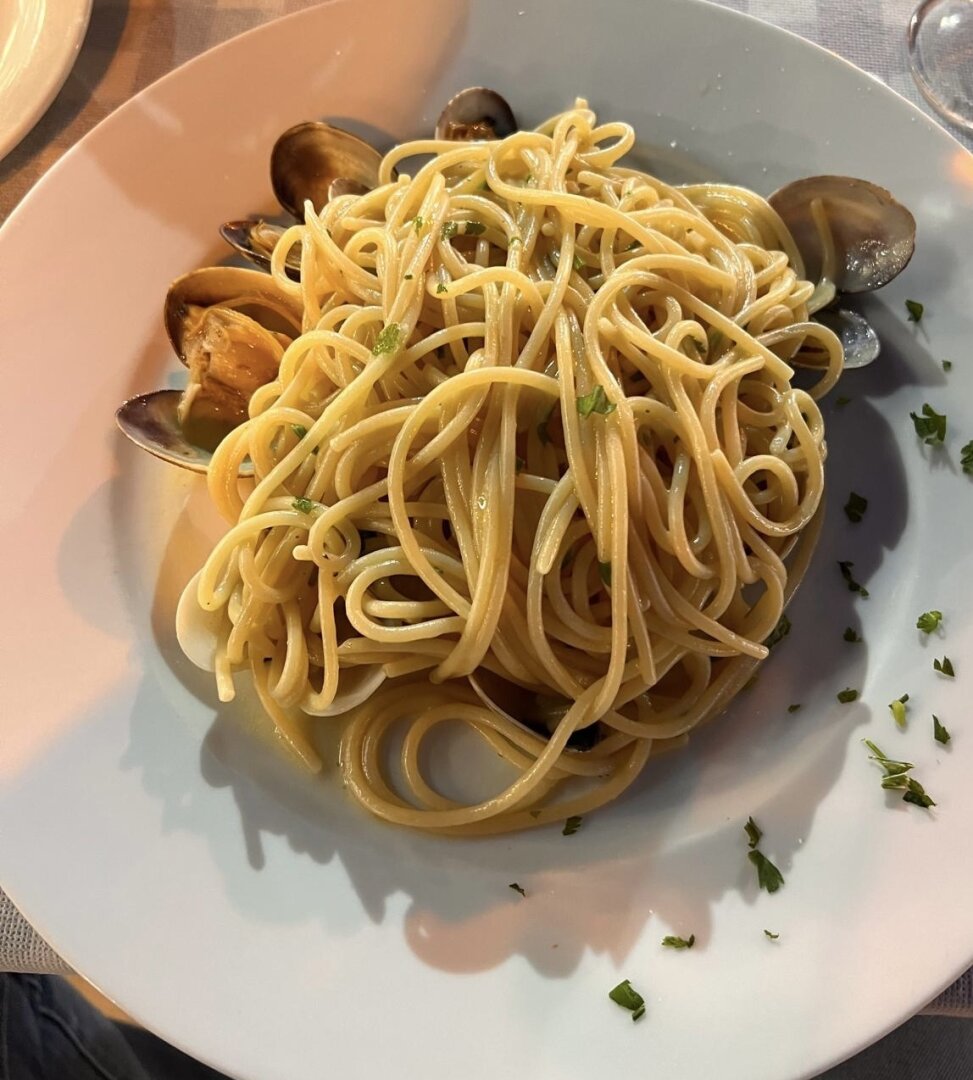 !!! BESTEINGEFÜHRTE GASTRONOMIE (Pizza, Pasta, etc.) EIGENTUMSIMMOBILIE !!! - Renditeobjekt + 2 WOHNUNGEN !!!