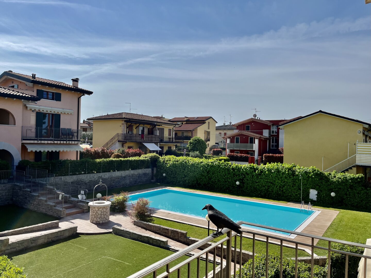Helle 3-Zimmerwohnung mit Seeblick in Residenz mit großem Pool, Nähe Altstadt Lazise und See