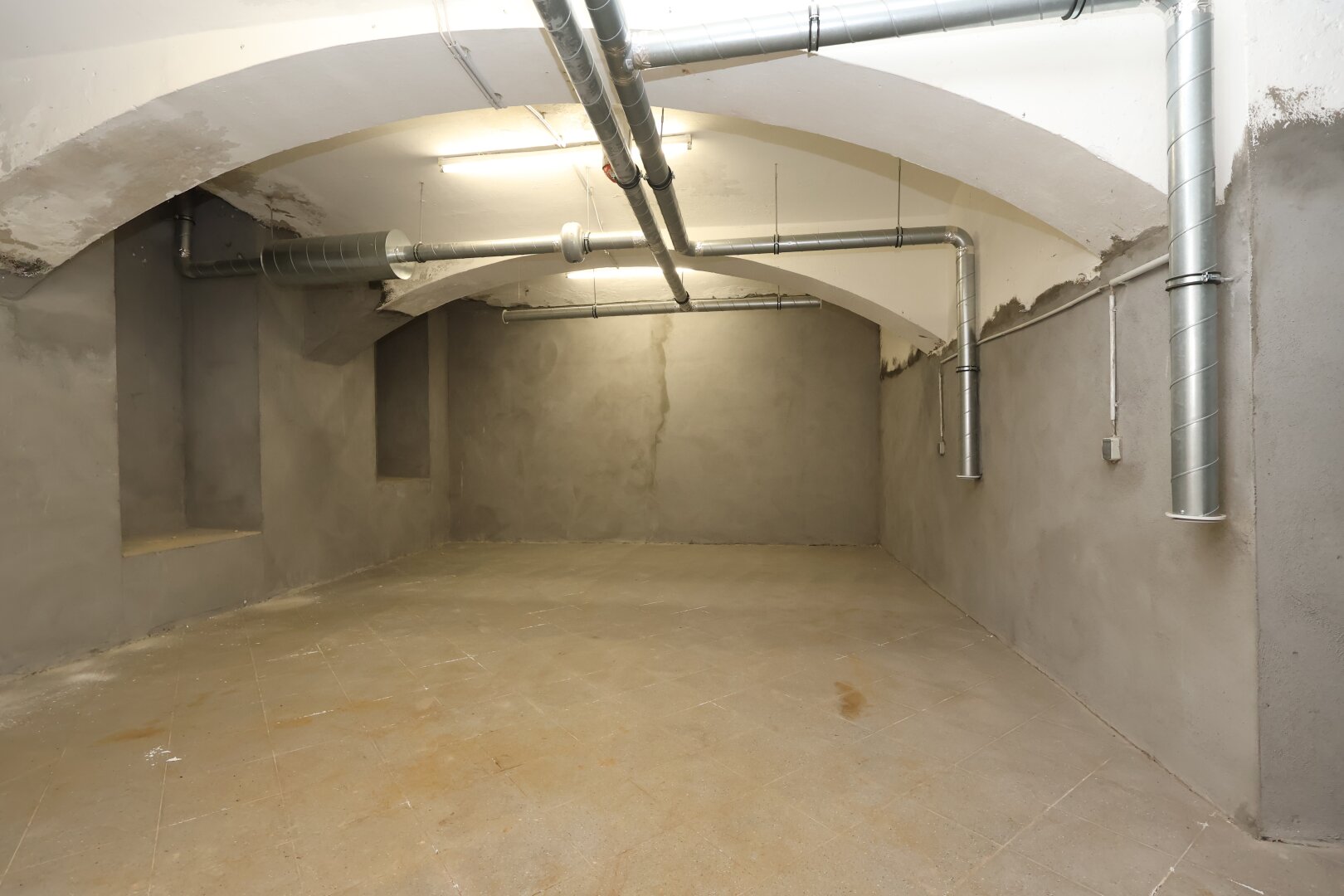 Lager nächst Josefstädter Straße!