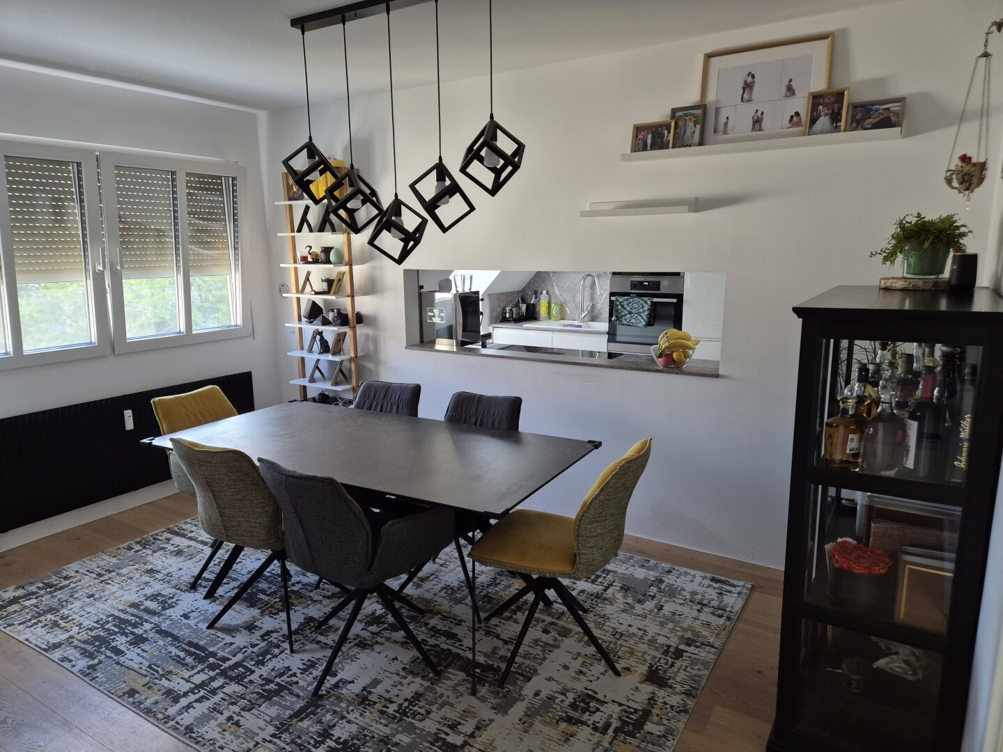 Klimatisierte Drei-Zimmer-Dachgeschoss-Wohnung in Ruhelage nahe dem Liesinger Platz mit Garagenstellplatz inklusive!