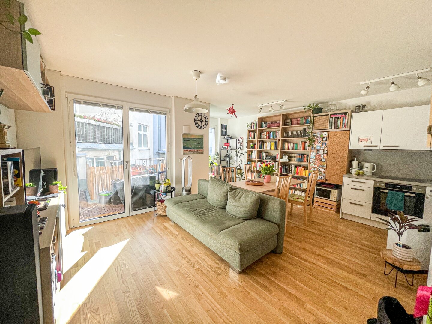 Charmante Neubauwohnung mit großer Freifläche – Ideal für Singles und Paare