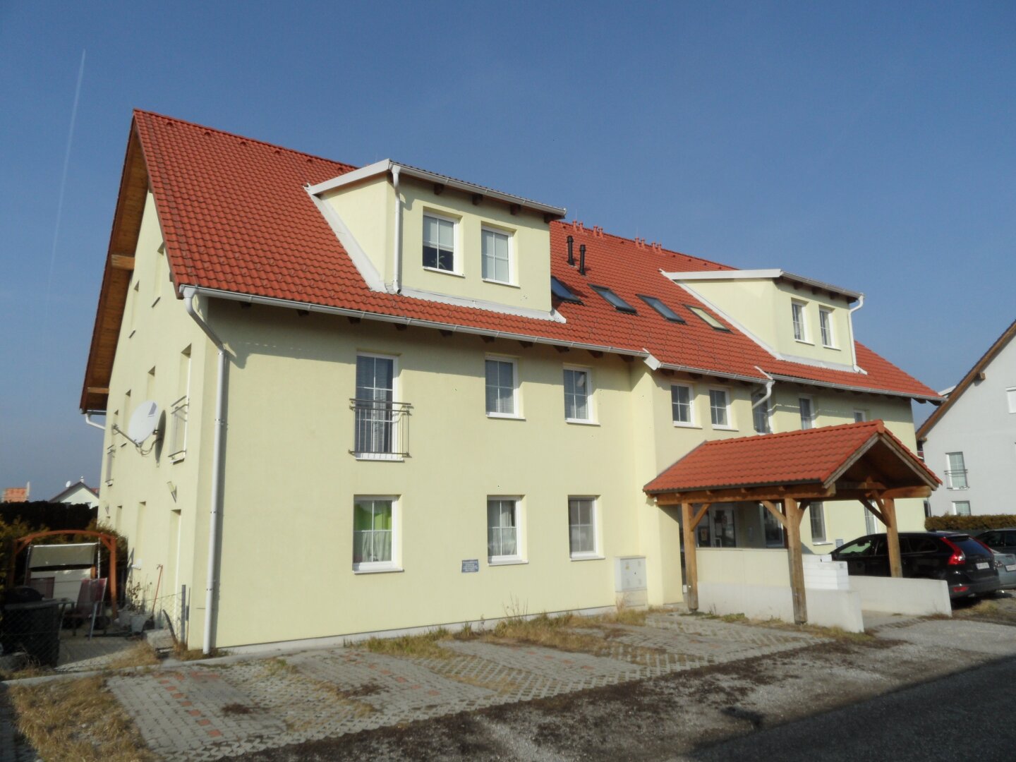 MIETWOHNUNG in SCHNELLBAHNNÄHE mit Fußbodenheizung, Parkplatz und großem Kellerabteil