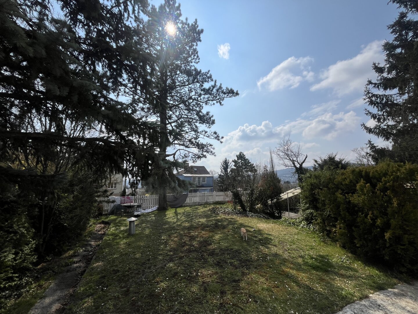 Ehemalige Villa/Mehrparteienhaus auf Grundstück mit Fernblick