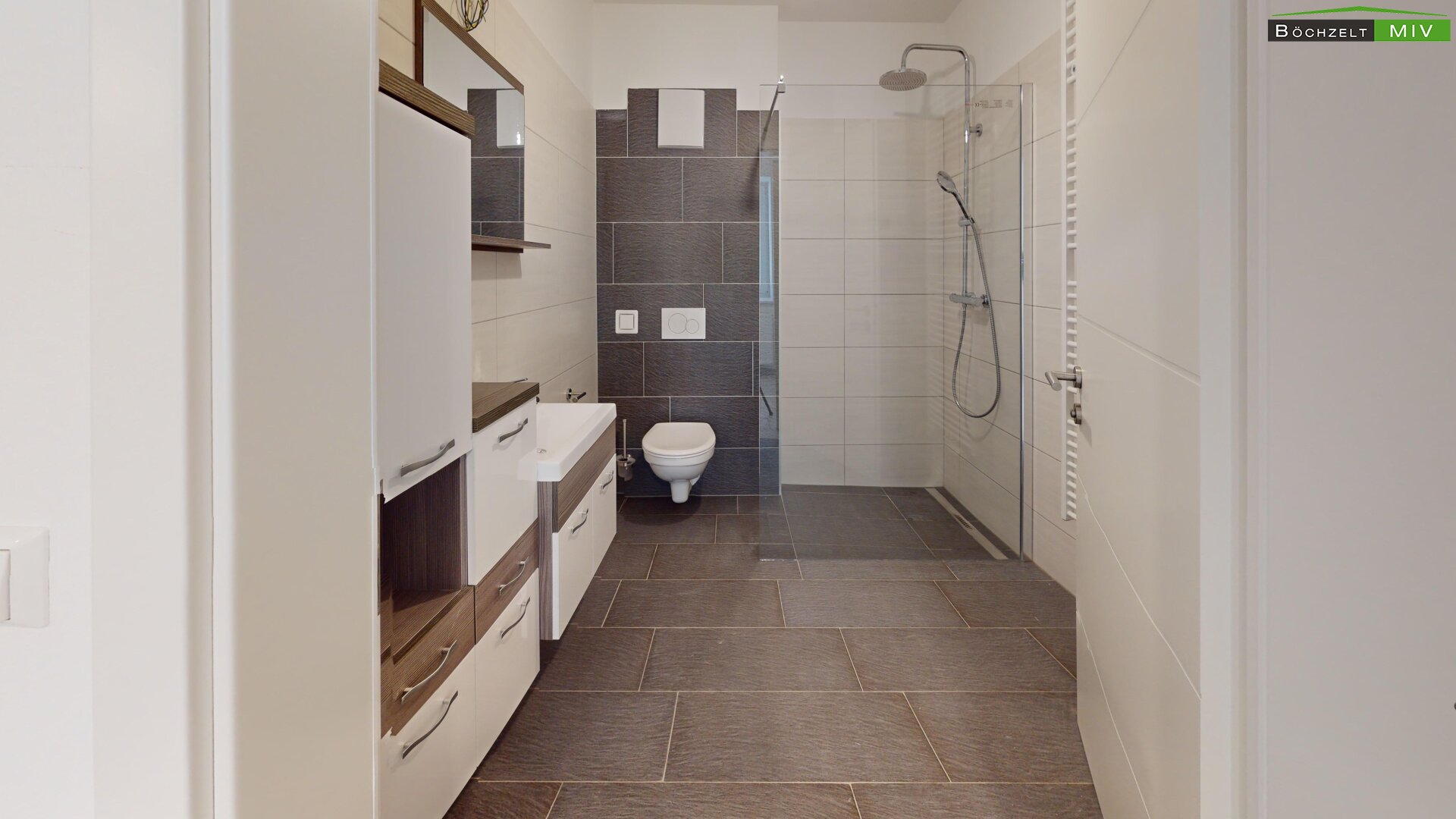 NEUSANIERTE Mietwohnung mit möblierter Küche und ca. 68,81 m² ++ in unmittelbarer Nähe zum Hauptplatz ++