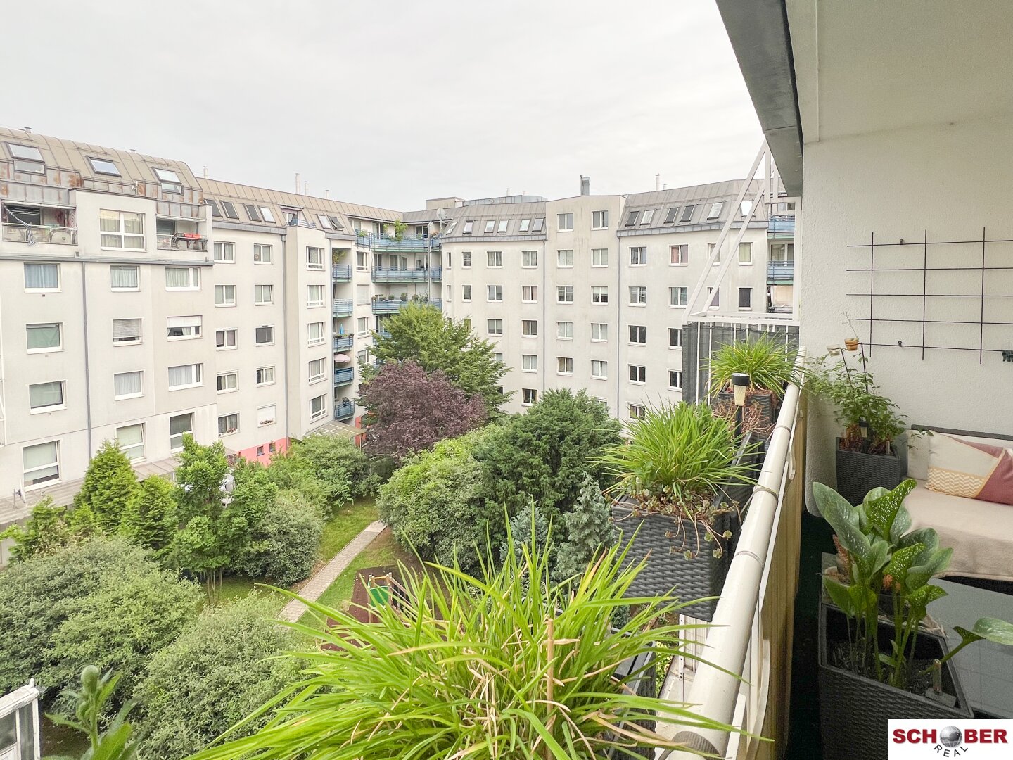 Modernes Wohnen im 4. Liftstock mit großer Loggia