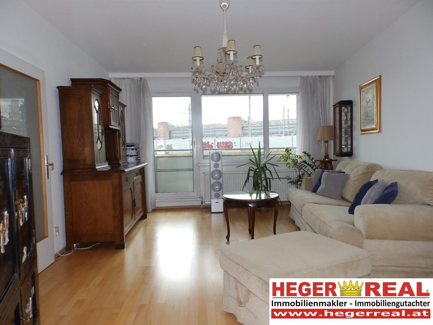 4-ZIMMER WOHNUNG - LIFT - SÜDLOGGIA - 2 TIEFGARAGENPLÄTZE