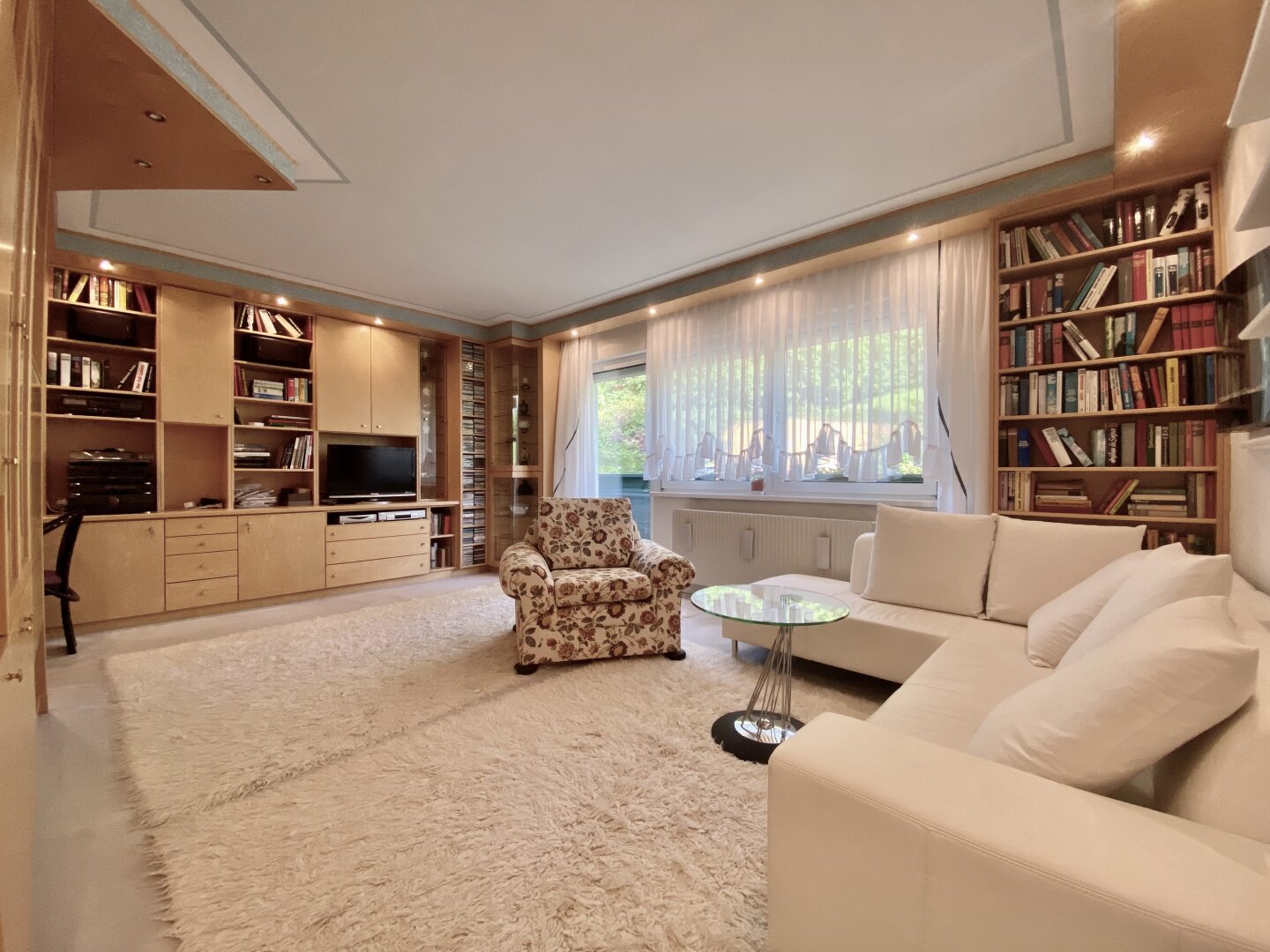 2-Zimmer-Wohnung // Balkon // Stellplatz // Semmering!