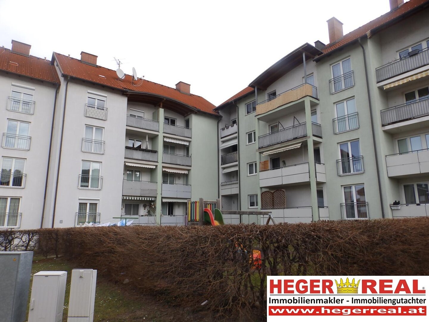 3-ZIMMER EIGENTUMSWOHNUNG - LOGGIA - PARKPLATZ