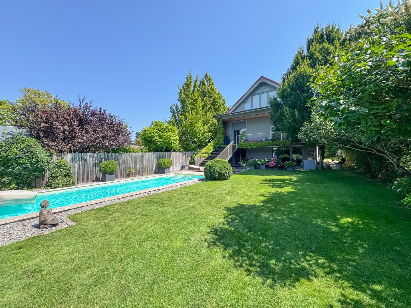 Einfamilienhaus mit Pool, Sauna & Wohnkeller auf Eigengrund in Toplage von Baden bei Wien