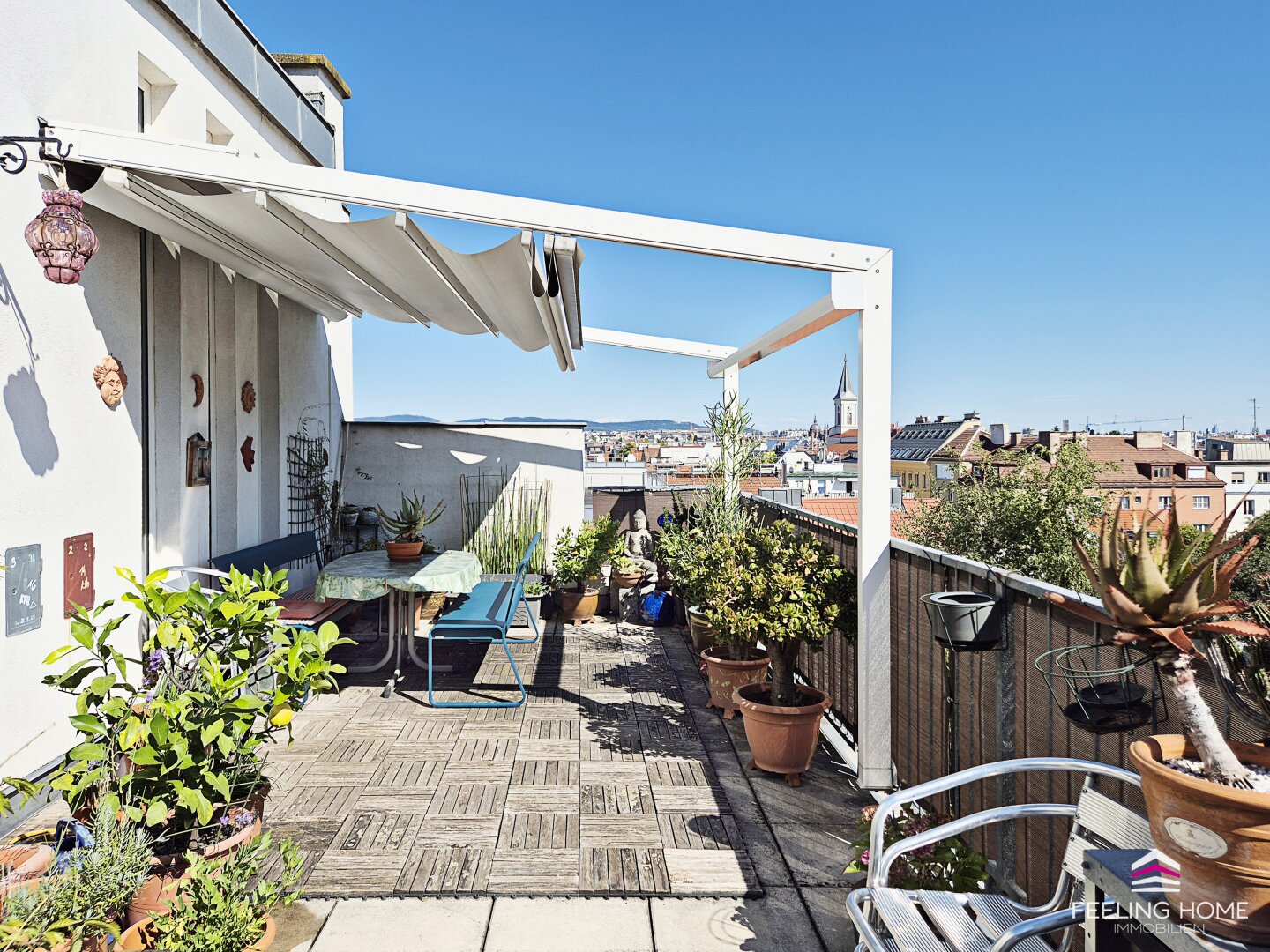 SPEKTAKULÄR! DG-Maisonette mit 5,20m Deckenhöhe & traumhafter Galerie – Wohnen wie im Loft mit großer Terrasse!