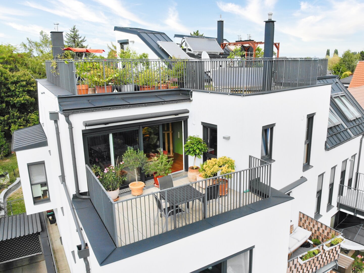Exklusive 4-Zimmer Dachgeschosswohnung | private 39 m² Dachterrasse & Terrasse auf Wohnebene | Klimaanlage