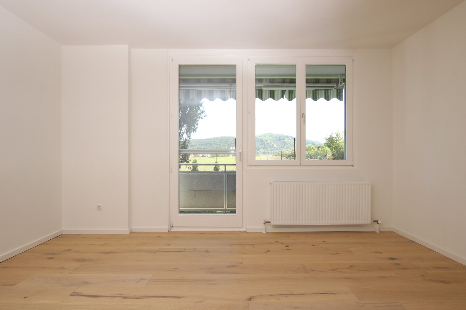 ERSTBEZUG NACH KOMPLETTRENOVIERUNG, GRÜNRUHELAGE, SCHÖNER AUSBLICK AUF DEN BISAMBERG!!