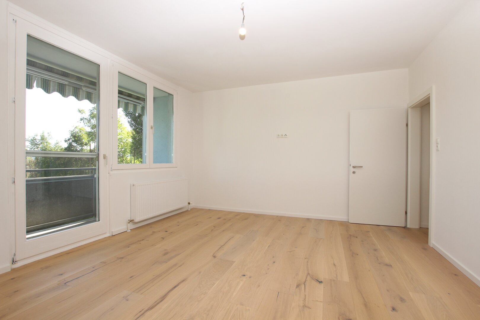 ERSTBEZUG NACH KOMPLETTRENOVIERUNG, GRÜNRUHELAGE, SCHÖNER AUSBLICK AUF DEN BISAMBERG!!