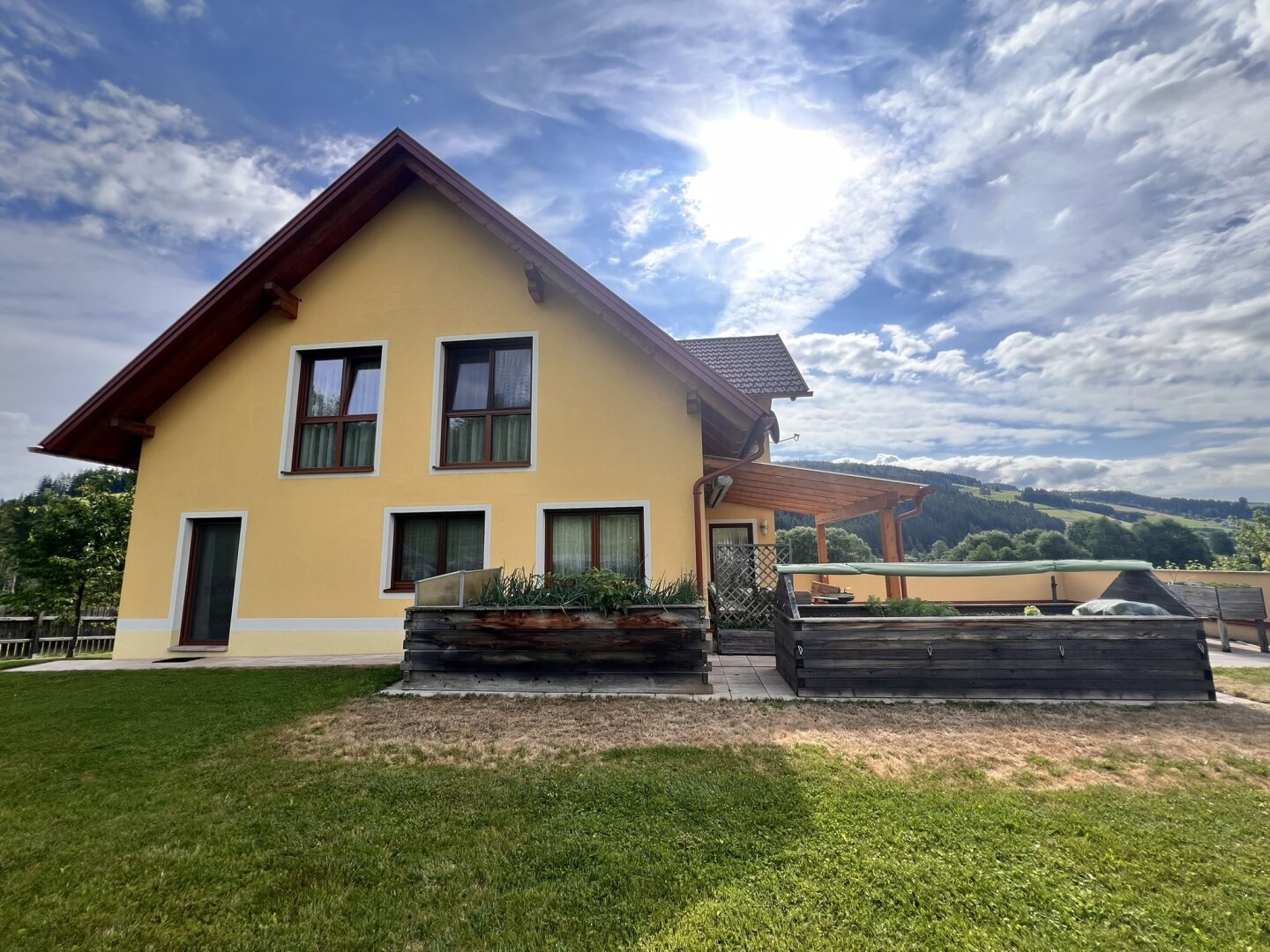 ++tolles, gepflegtes Wohnhaus mit Doppelgarage und schönem Garten in ruhiger Lage++