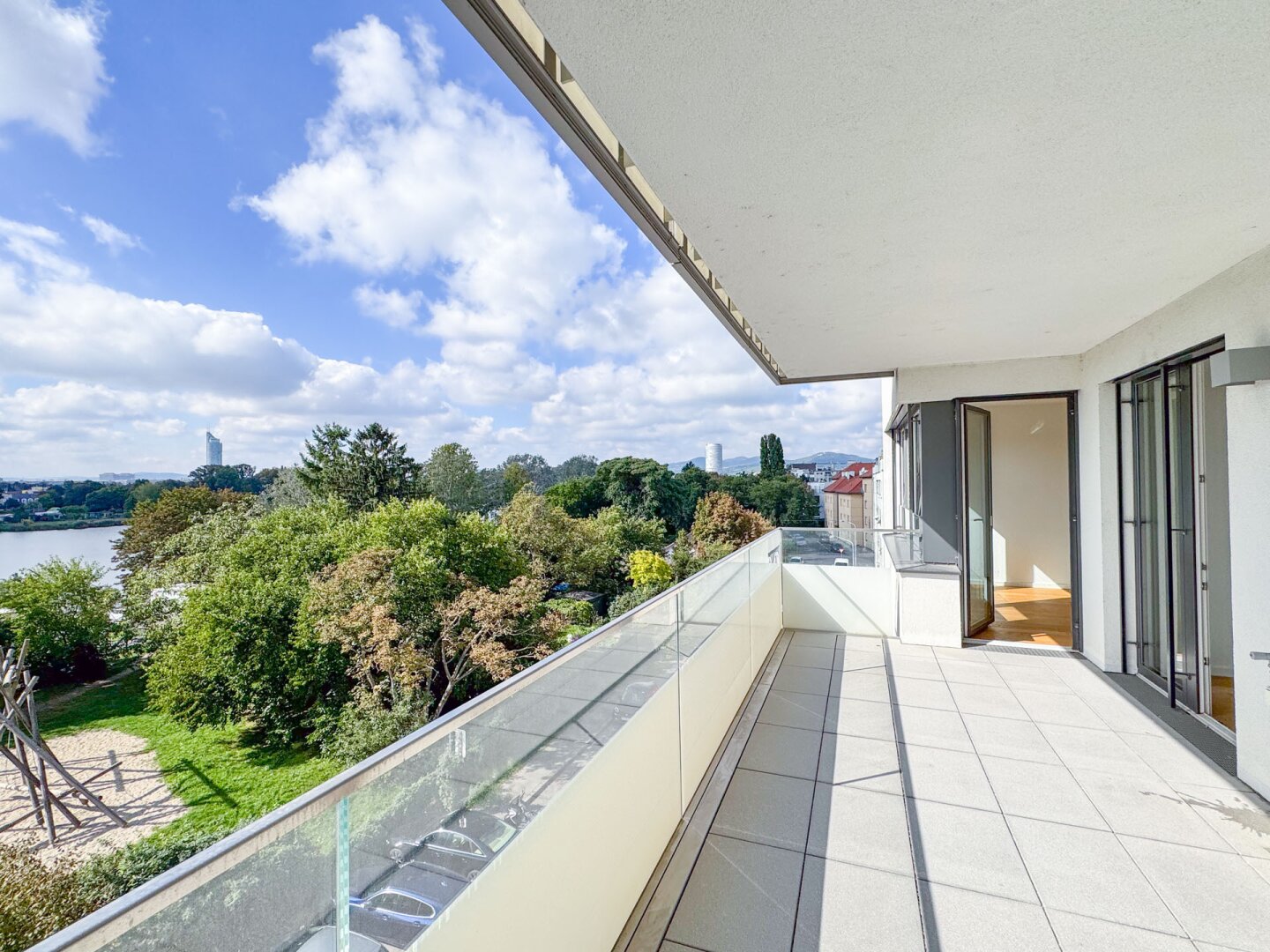 3-Zimmer-Wohnung mit Balkon & Blick auf die Alte Donau – Top-Zustand, klimatisiert, zentral begehbar!