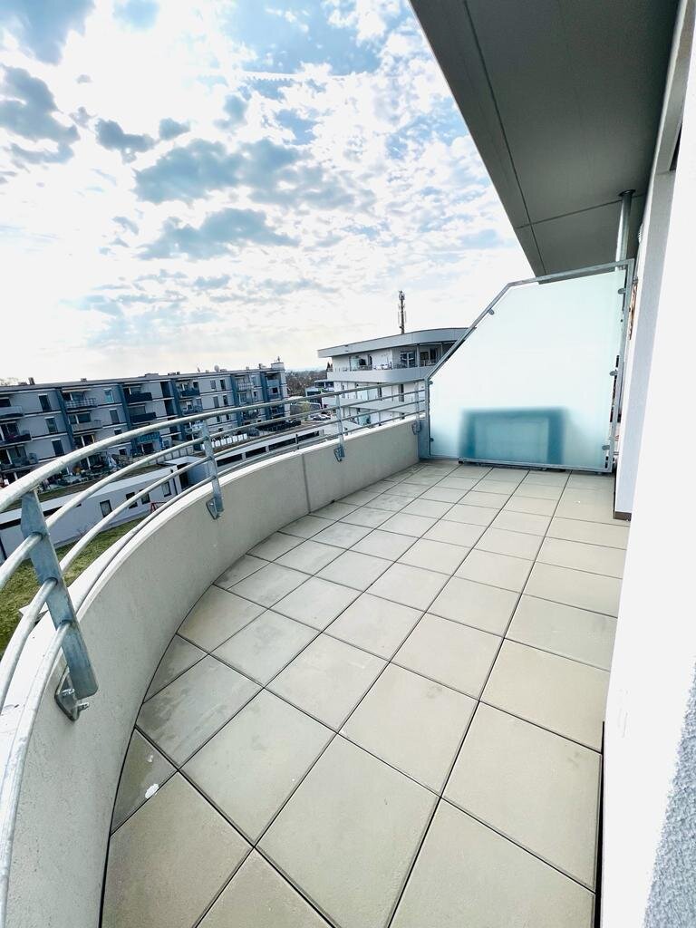 PROVISIONSFREIE Traumwohnung mit Weitblick, Tiefgaragenparkplatz und herrlicher Dachterrasse im Grünen