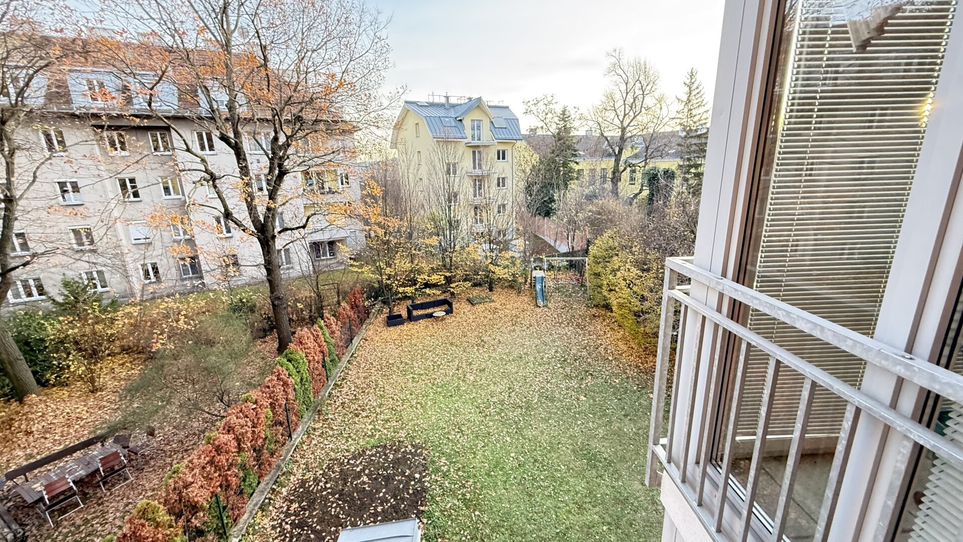 Nahe Schönbrunn: 2-Zimmer-Wohnung mit Balkon und Wintergarten sowie ein opt. Stellplatz!
