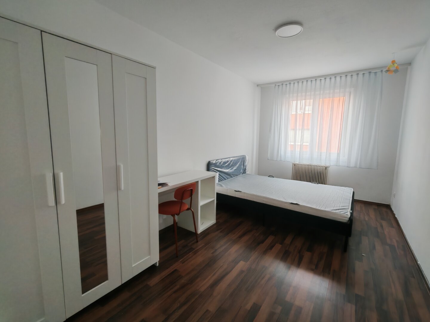 WG-Zimmer zum Vermieten 599 Euro pro Monat! WG-Studenten- und Singlewohnheim