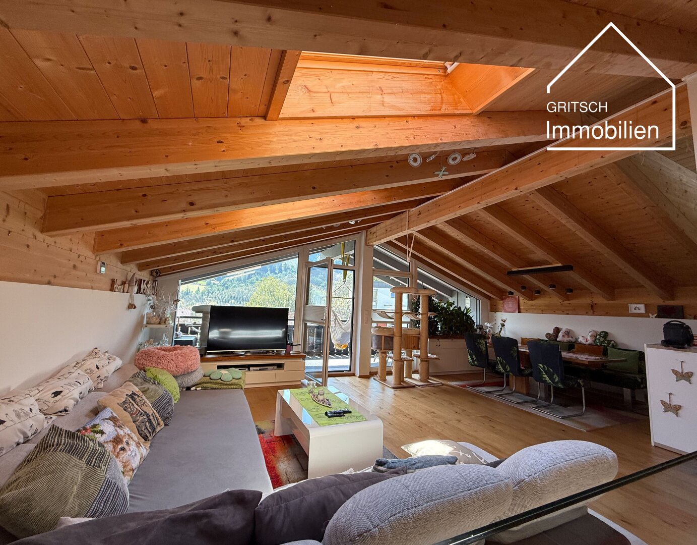 HALL - Exklusive Maisonette - Dachgeschosswohnung mit Südterrasse