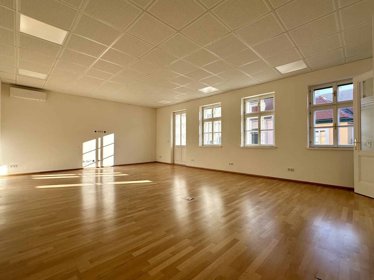 Großzügiger Seminar-//Ausstellungs-//Büroraum im Zentrum von Baden