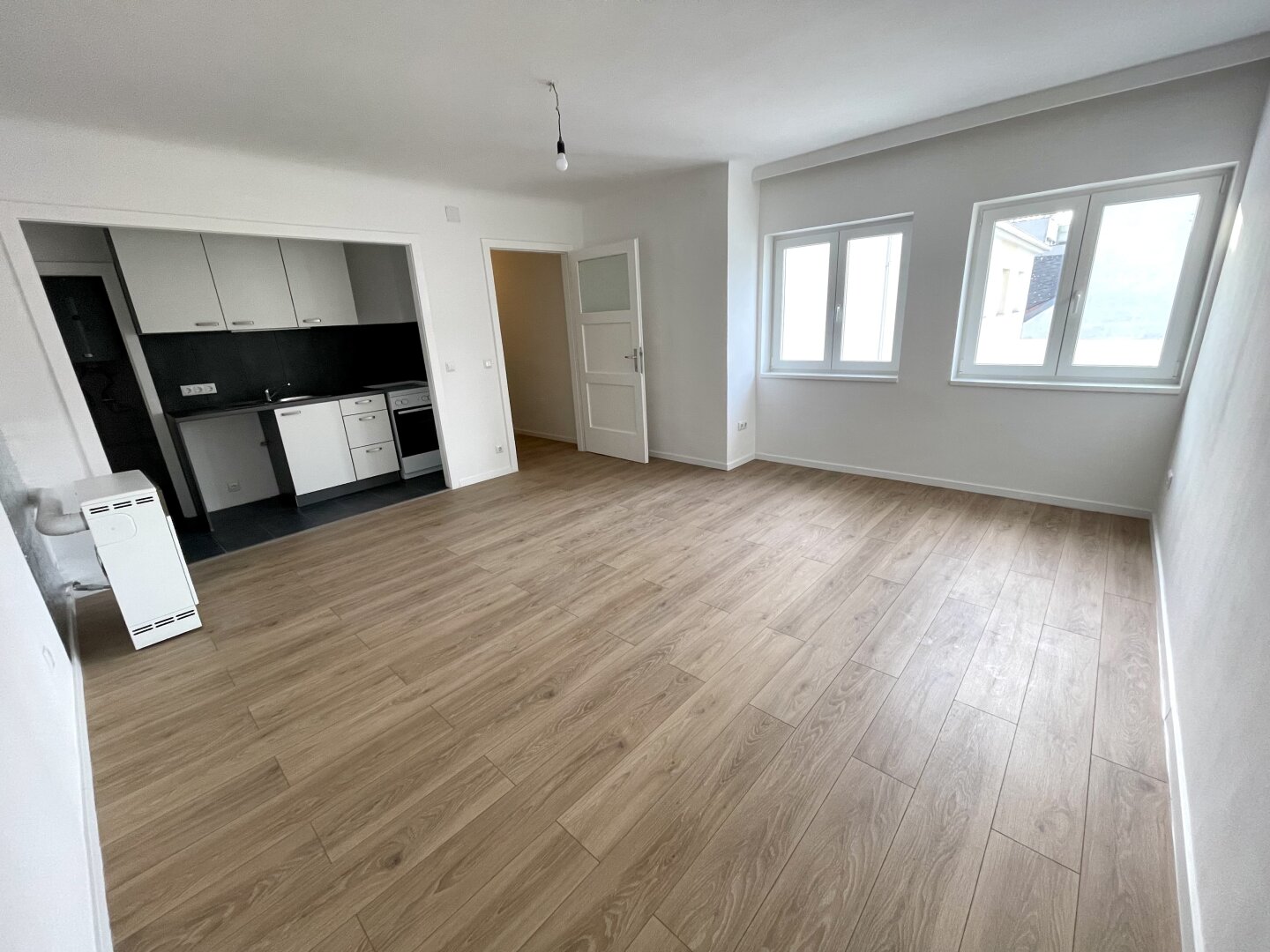 PROVISIONSFREI - ERSTBEZUG NACH SANIERUNG - APARTMENT IN TOPLAGE - CA. 3 MIN ZUR CITY UND U2 SCHOTTENTOR -  SONNIG UND RUHIG - DACHTERRASSE ZUR ALLGEMEINEN NUTZUNG