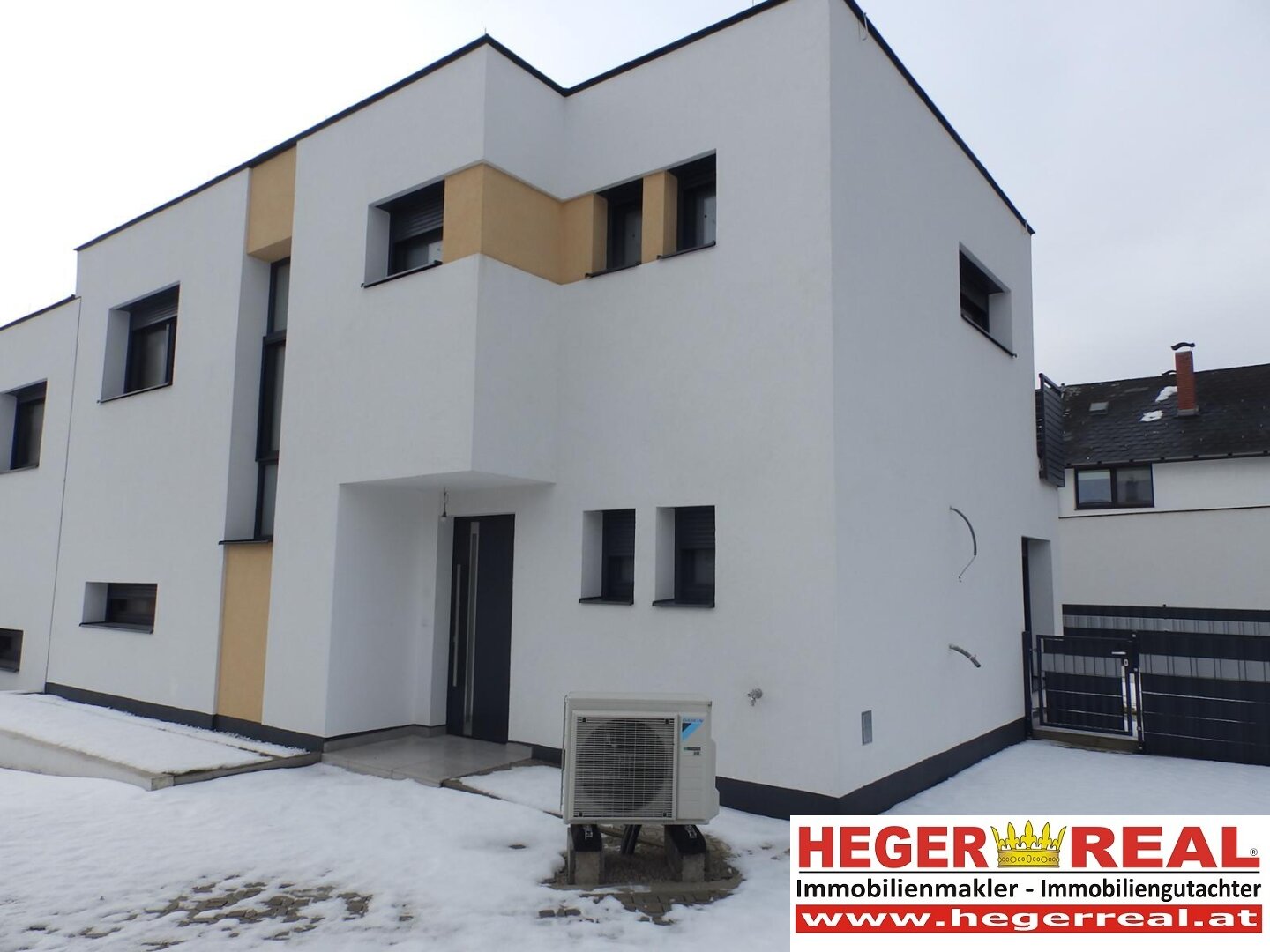 DOPPELHAUSHÄLFTE schlüsselfertig + KÜCHE MÖBLIERT + POOL - 2 PKW-Stellplätze