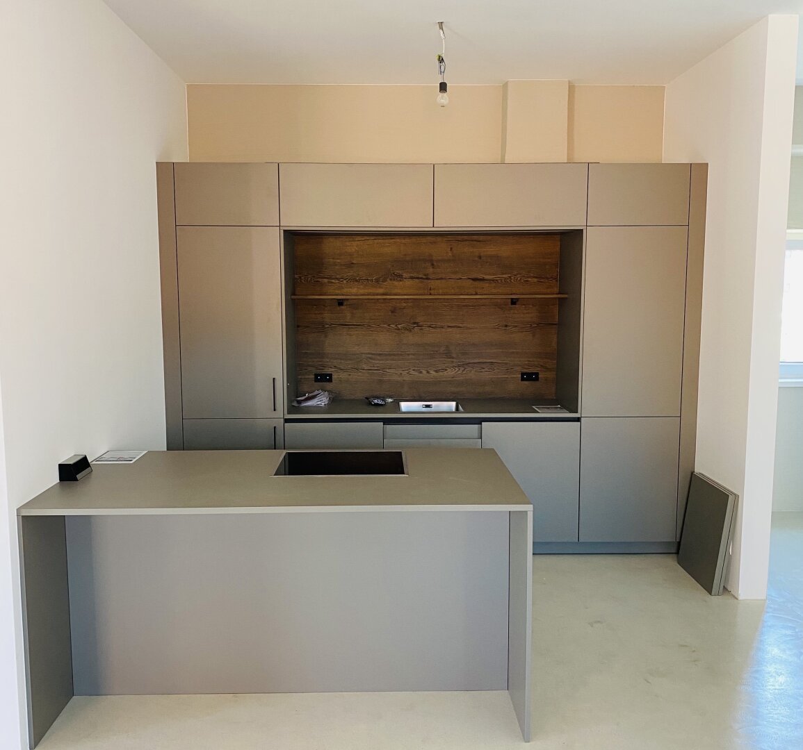 HERRLICHE Neubauwohnung mit 2 Zimmern, Balkon und Garage mitten im Zentrum