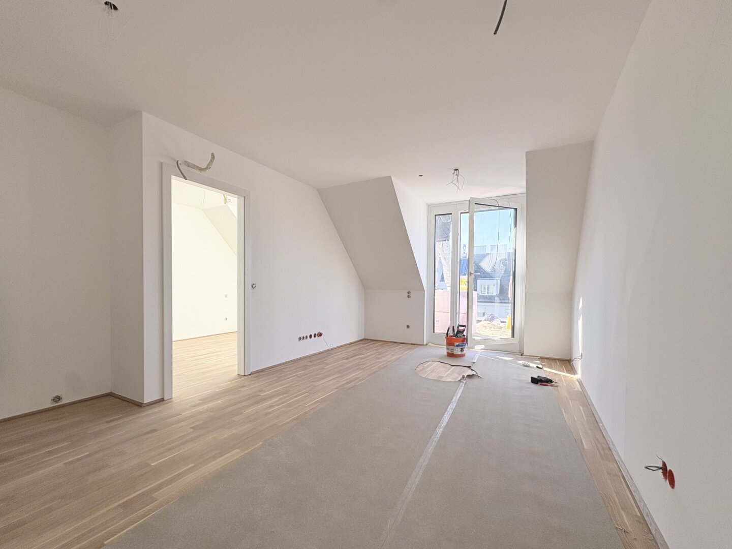 Sonnige 3 Zi DG Wohnung im Erstbezug - Beziehbar ab Mai