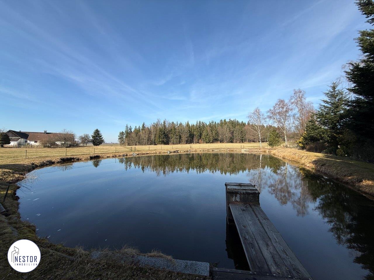 Exklusiver Fischteich | Einfamilienhaus-Rohbau mit riesigem Grund in absoluter Ruhelage | Grünblick