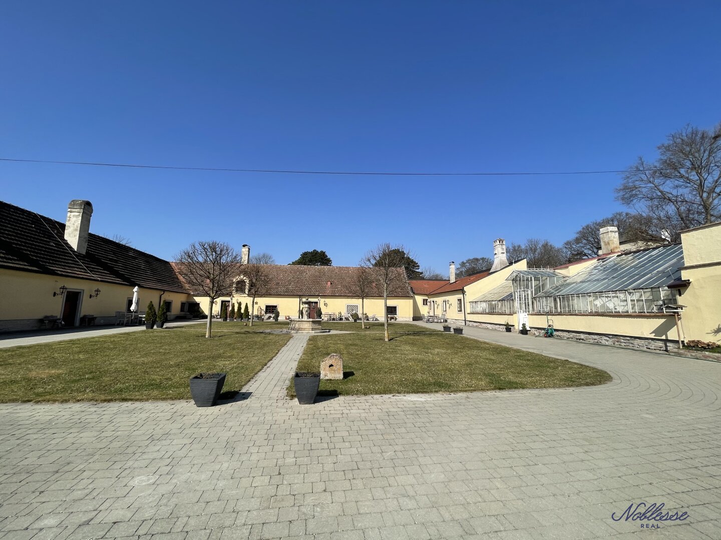 Herrliche Wohnung mit Hauscharakter - Willkommen im Falknerhof des Schloss Bockfließ