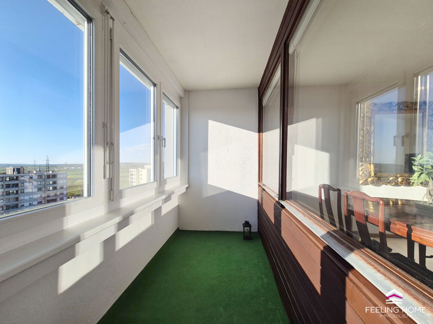 Helle 3-Zimmer-Loggia-Wohnung im 7. Liftstock mit schönem Fernblick bis zum Schneeberg!