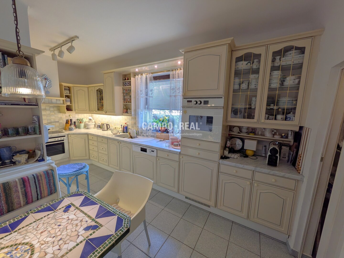 CAMPO-HAUS: Familienvilla mit Schwimmbiotop