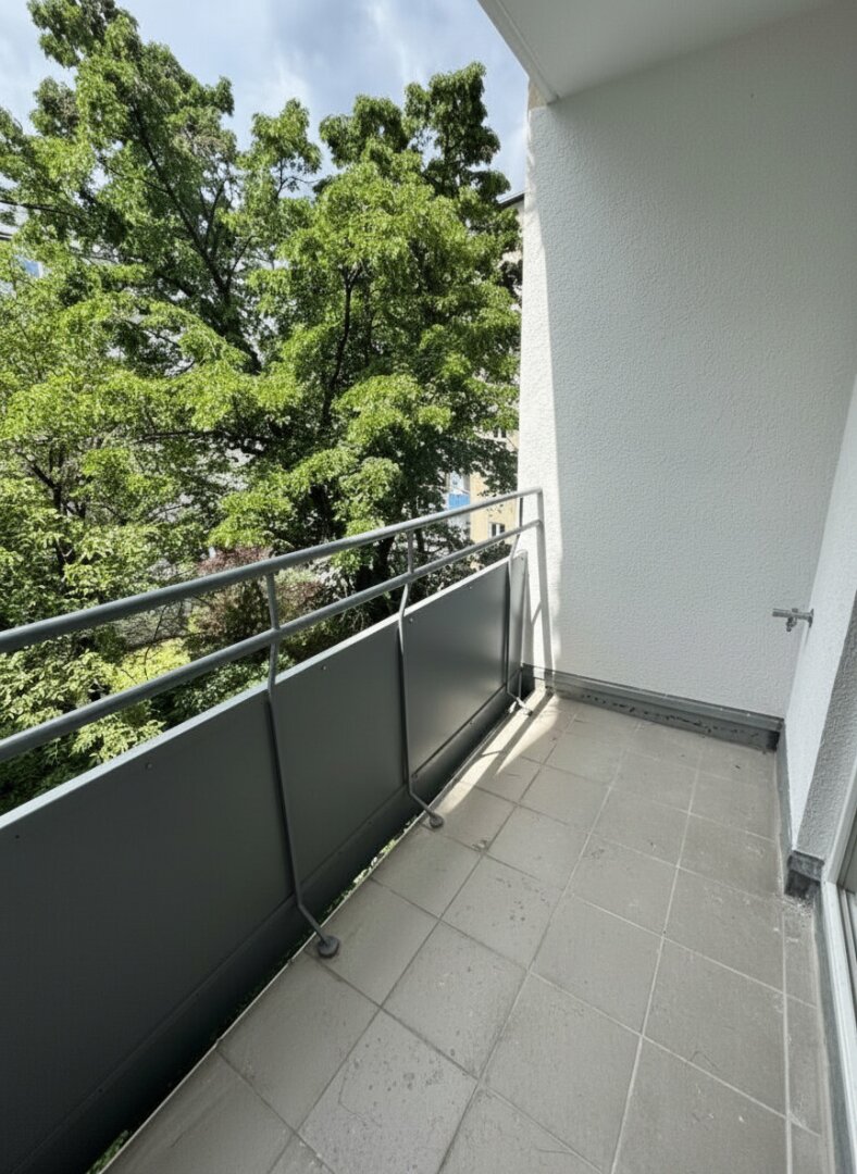 EIN RÜCKZUGSORT MITTEN IN DER STADT - RUHELAGE IN EINEN IDYLLISCHEN INNENHOF MIT ALTEM BAUMBESTAND