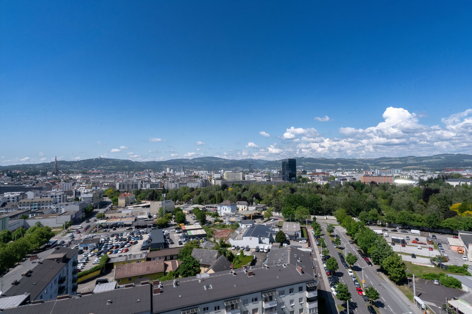 Tolle 2-Zimmer Wohnung mit schönem Ausblick  - Nähe Lenaupark