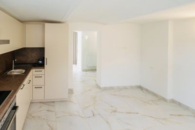 Charmante, komplett sanierte 2 Zimmer Mietwohnung, bezugsfertig!!
